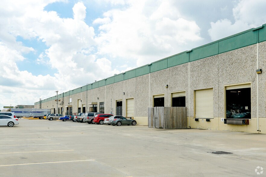4851 Homestead Rd, Houston, TX à louer - Photo de l’immeuble – Image 3 sur 6