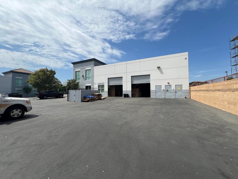 10557 Juniper Ave, Fontana, CA à vendre - Photo de l’immeuble – Image 2 sur 4