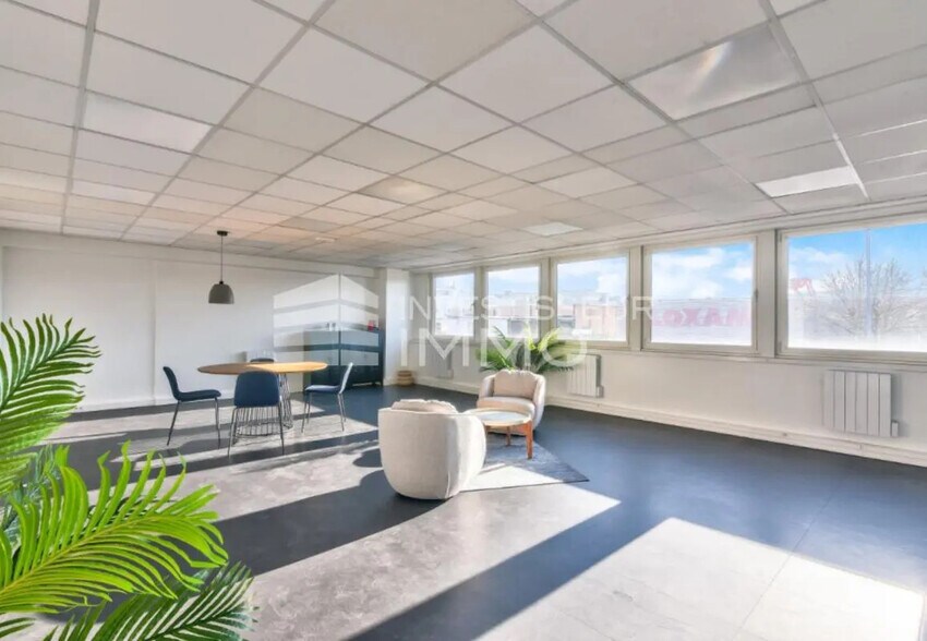 Bureau dans Aulnay-sous-Bois à louer - Photo de l’immeuble – Image 1 sur 4