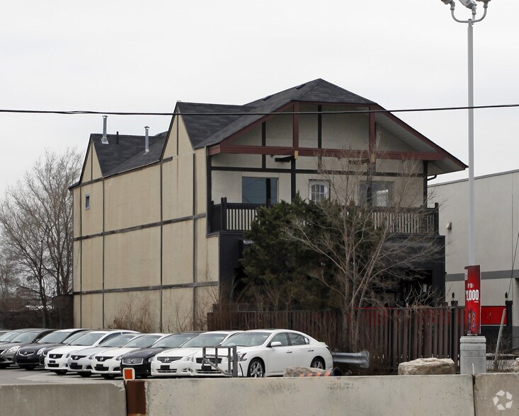 1340 The Queensway, Toronto, ON à louer - Photo de l’immeuble – Image 2 sur 2