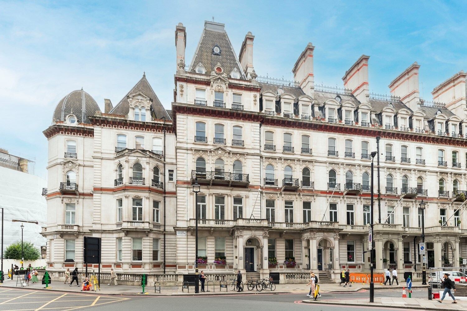 28-30 Grosvenor Gdns, Londres à louer Photo de l’immeuble– Image 1 sur 2