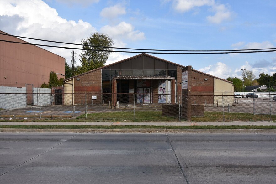 14215 S Post Oak Rd, Houston, TX à vendre - Photo de l’immeuble – Image 2 sur 30