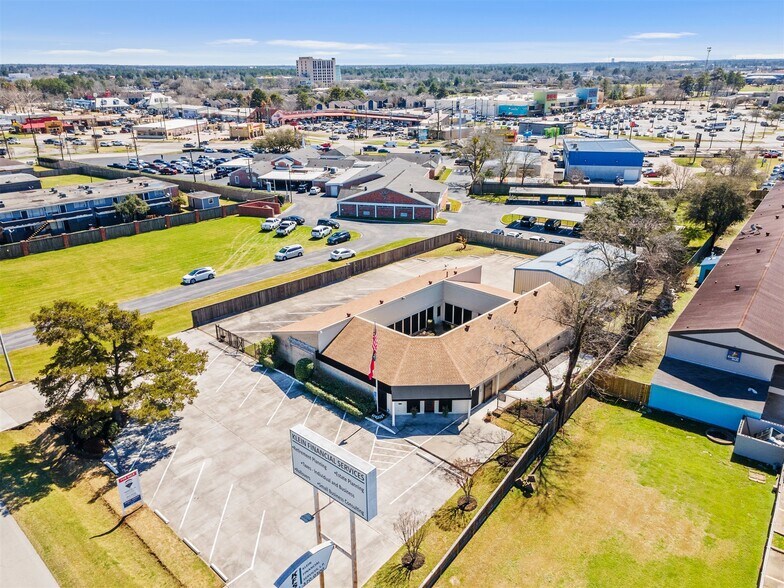 1427 Keefer Rd, Tomball, TX à louer - Photo principale – Image 1 sur 17