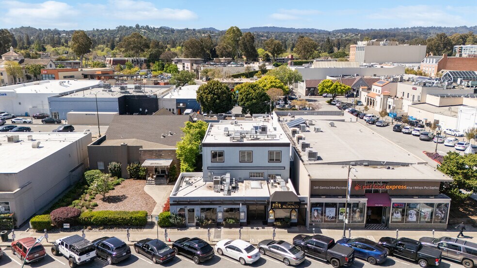 251 Park Rd, Burlingame, CA à vendre - Photo de l’immeuble – Image 3 sur 18
