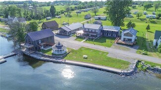 Plus de détails pour 18835 S Shore Rd, Three Mile Bay, NY - Local commercial à vendre