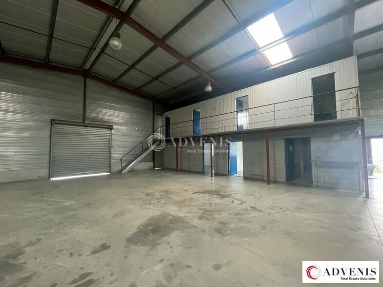 Local d’activités dans Bassens à louer - Photo de l’immeuble – Image 1 sur 8