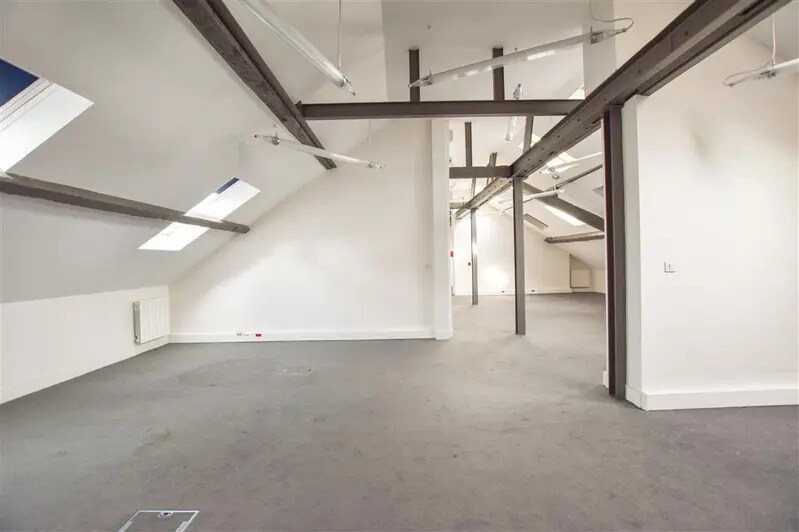 Bureau dans Paris à louer - Photo de l’immeuble – Image 2 sur 5
