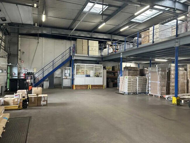 Plus de détails pour Local d’activités à vendre