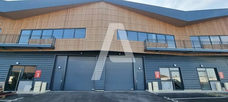 Local d'activités dans Moissy-Cramayel à vendre - Photo de l’immeuble – Image 1 sur 5