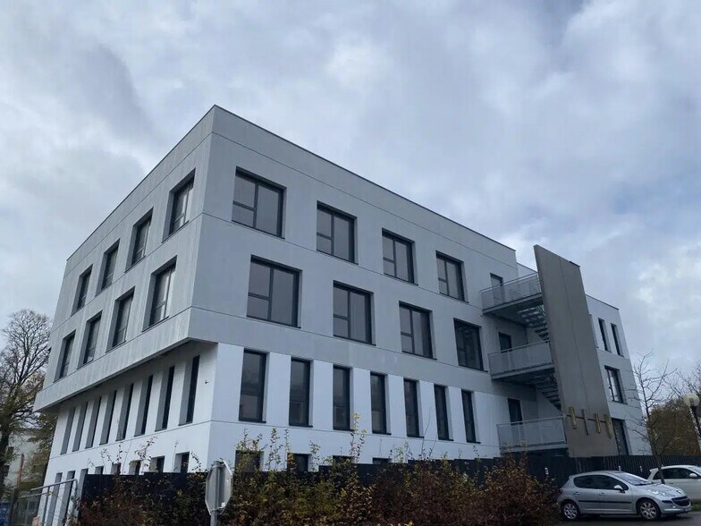 Bureau dans Chartres-de-Bretagne à louer - Photo de l’immeuble – Image 2 sur 12