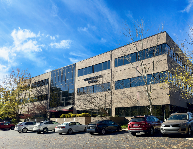 7208 Falls of Neuse Rd, Raleigh, NC à louer - Photo de l’immeuble – Image 1 sur 22