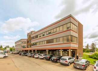 Plus de détails pour 11808 St. Albert Trail NW, Edmonton, AB - Bureau/Médical à louer