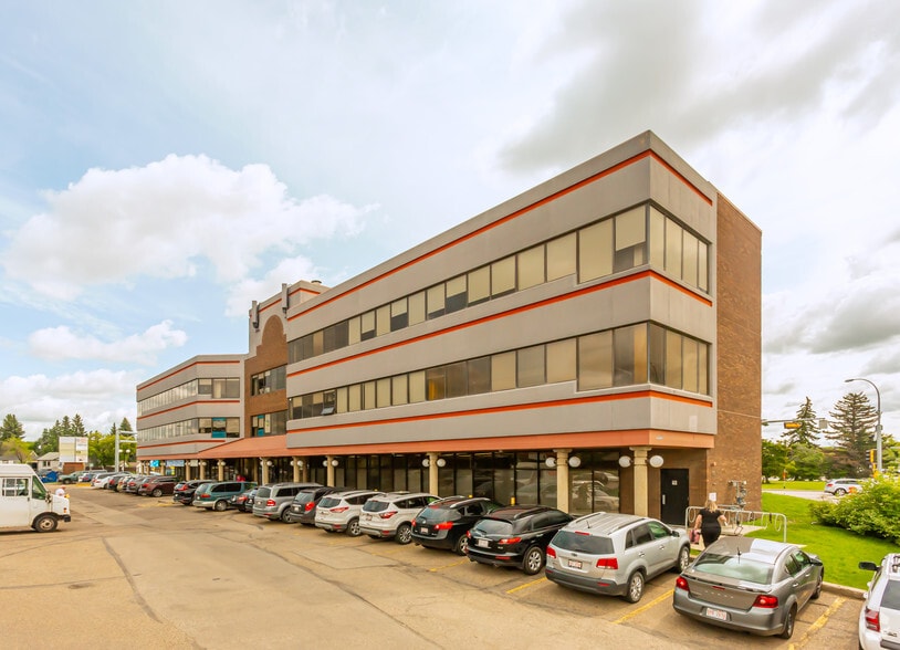 11808 St. Albert Trail NW, Edmonton, AB à louer - Photo principale – Image 1 sur 11