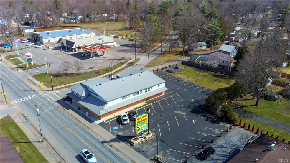 1424 Main St, Sylvan Beach, NY à vendre - Photo de l’immeuble – Image 1 sur 40