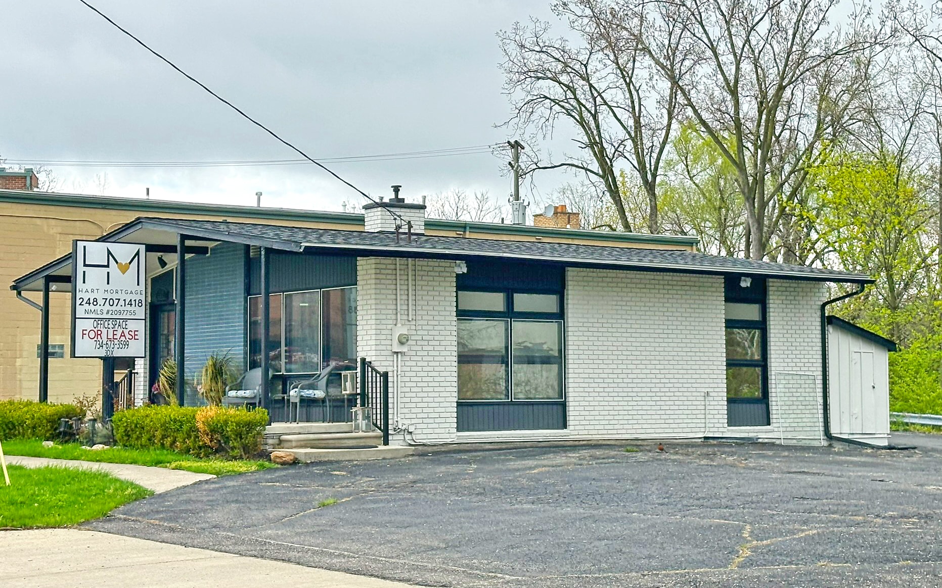 32300 Grand River Ave, Farmington, MI à louer Photo principale– Image 1 sur 6