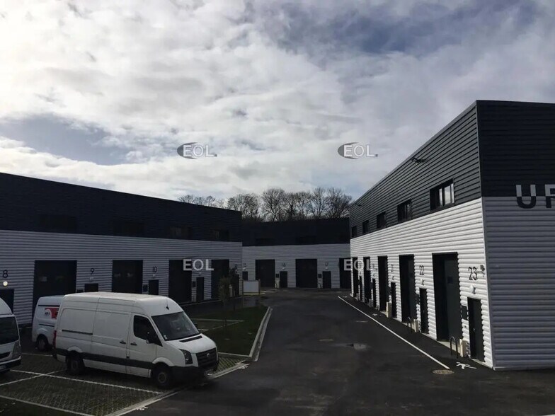 Local d’activités dans Valenton à louer - Photo de l’immeuble – Image 2 sur 7