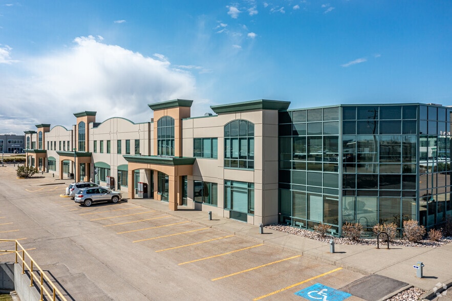 2181 Premier Way, Sherwood Park, AB à louer - Photo principale – Image 3 sur 32