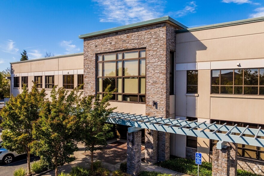5140 Business Center Dr, Fairfield, CA à louer - Photo de l’immeuble – Image 3 sur 26