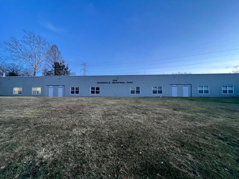 299 Ridgedale Ave, East Hanover, NJ à louer - Photo de l’immeuble – Image 2 sur 19