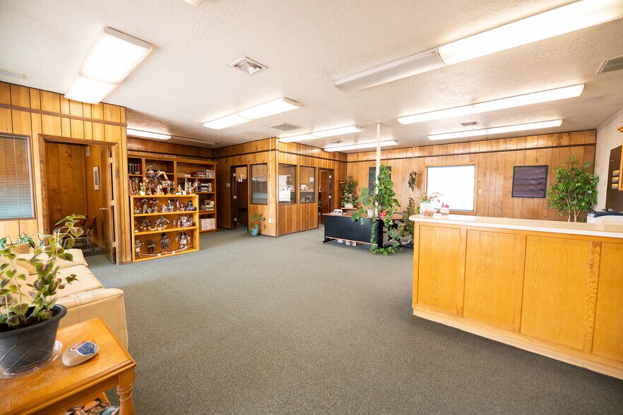 123 N 1st St, Grants, NM à vendre - Hall d’entrée – Image 3 sur 17