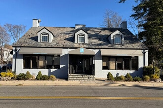 410 Main St, Port Washington, NY à louer Photo de l’immeuble– Image 1 sur 9