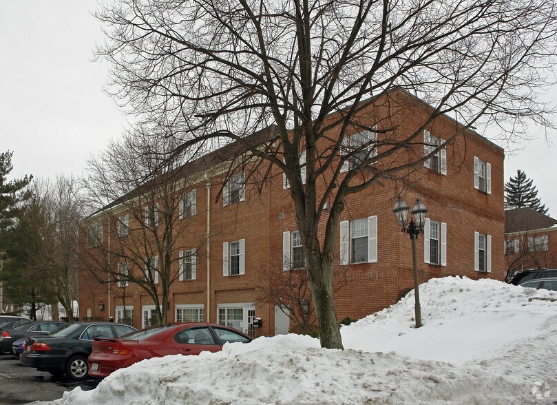 8227 Brecksville Rd, Brecksville, OH à louer - Photo de l’immeuble – Image 2 sur 5