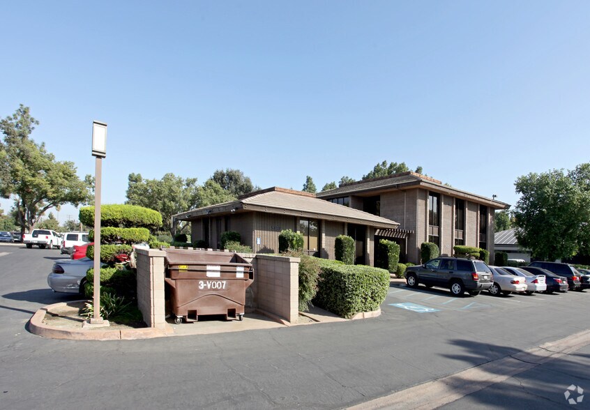 5333 W Hillsdale Ave, Visalia, CA à vendre - Photo de l’immeuble – Image 2 sur 4