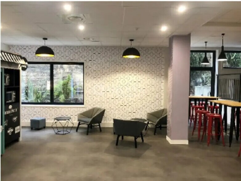 Bureau dans Levallois-Perret à louer - Photo de l’immeuble – Image 2 sur 8