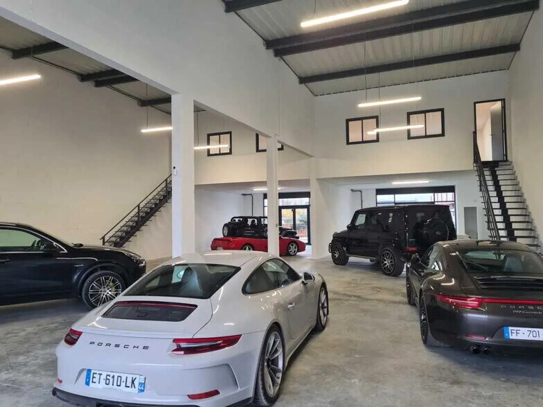 Local d’activités dans SAINT-JEAN-D'ILLAC à louer - Photo de l’immeuble – Image 3 sur 7