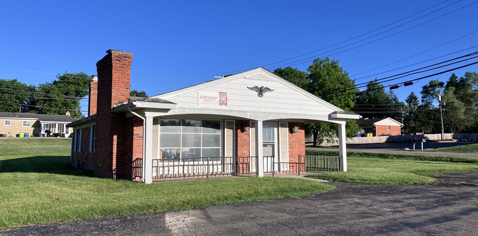 64641 Van Dyke Ave, Washington, MI à vendre - Photo de l’immeuble – Image 2 sur 3