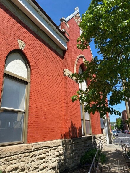 503 Clark St, Cincinnati, OH à vendre - Photo de l’immeuble – Image 2 sur 10