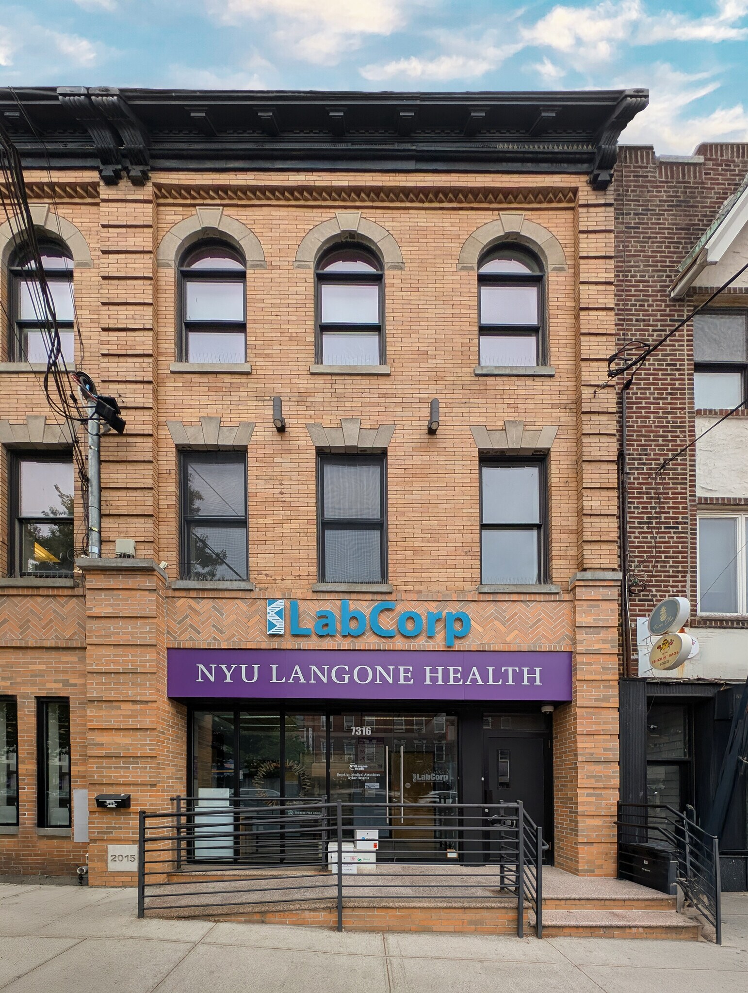 7316 13th Ave, Brooklyn, NY à vendre Photo de l’immeuble– Image 1 sur 32