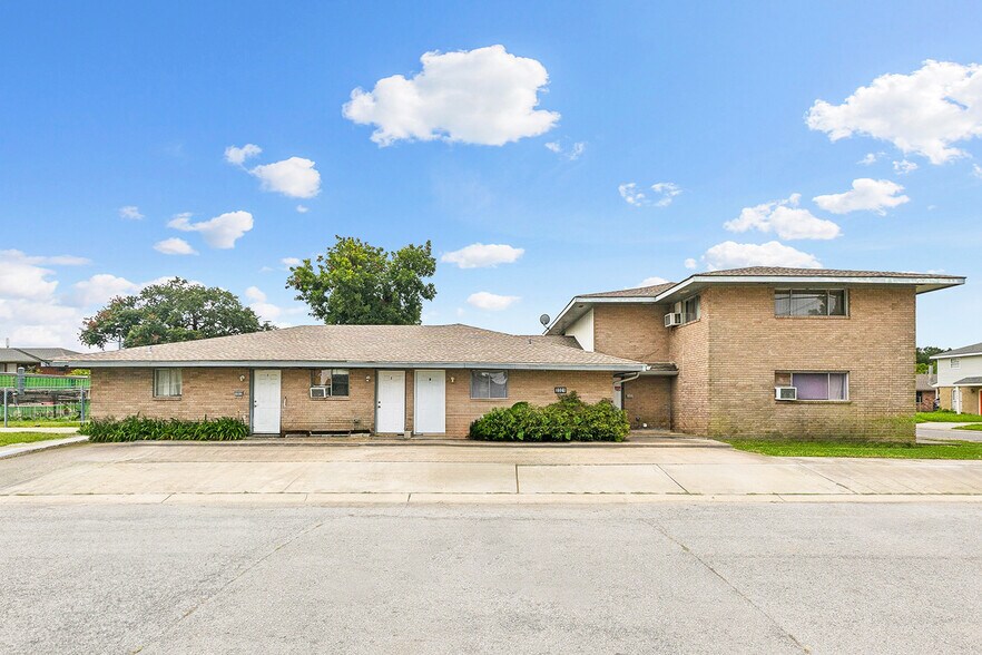 3321 Laplace St, Chalmette, LA à vendre - Photo principale – Image 1 sur 10