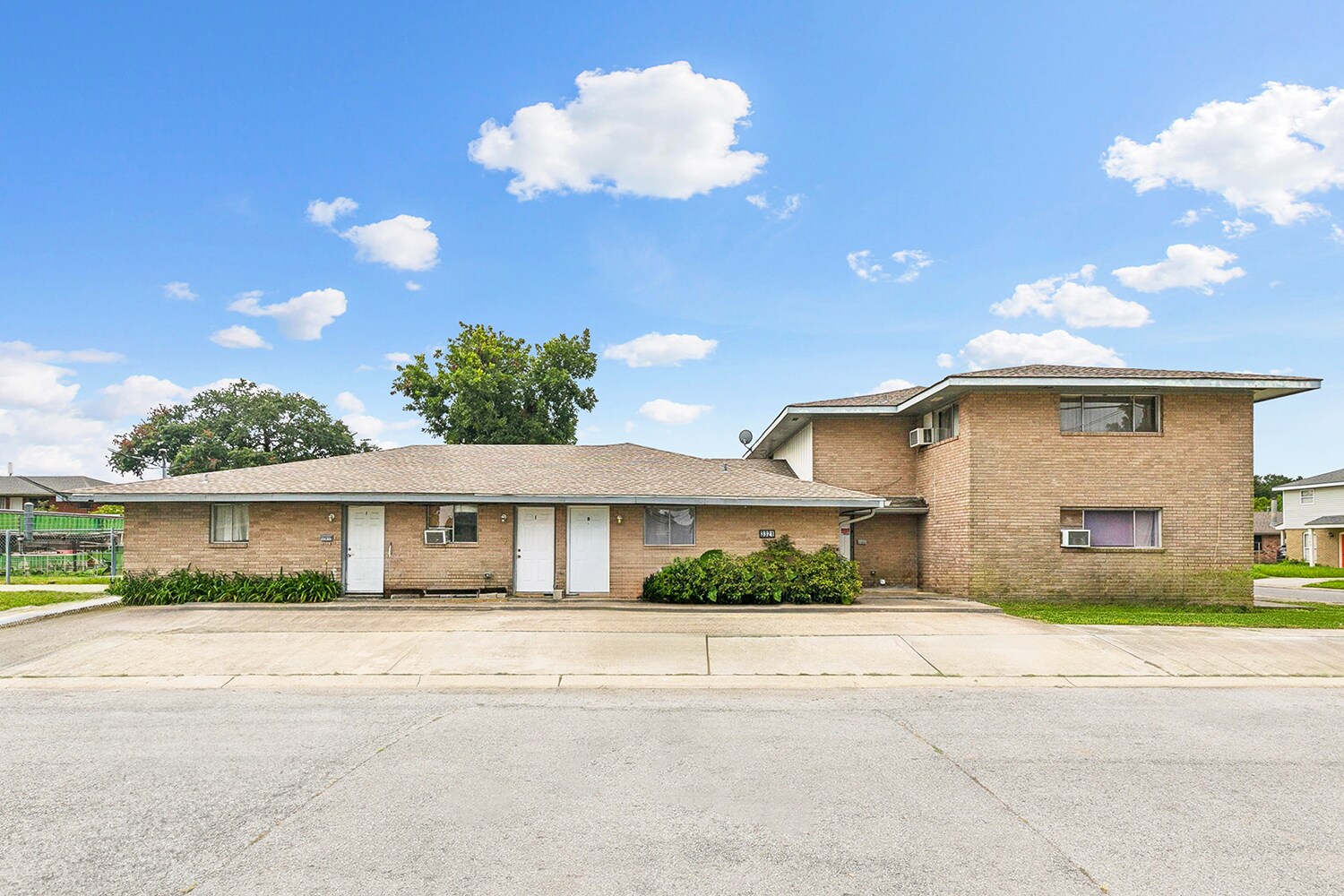3321 Laplace St, Chalmette, LA à vendre Photo principale– Image 1 sur 11