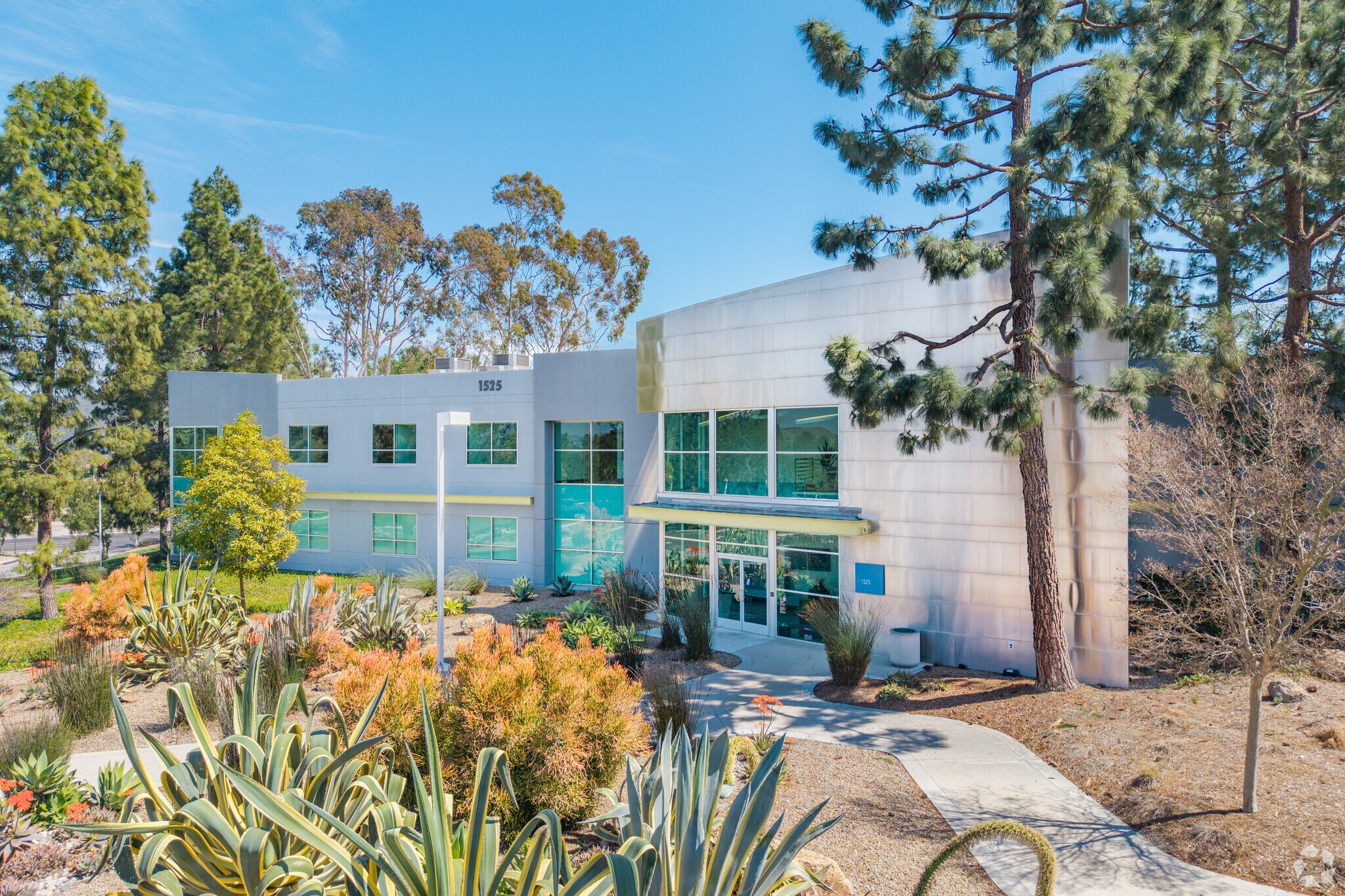 1525 Rancho Conejo Blvd, Thousand Oaks, CA à vendre Photo principale– Image 1 sur 30