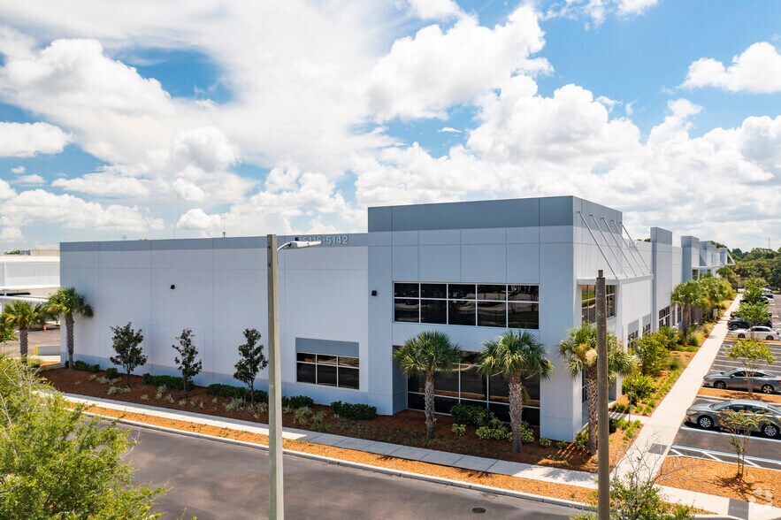 5116-5142 Joanne Kearney Blvd, Tampa, FL à louer - Photo de l’immeuble – Image 2 sur 6