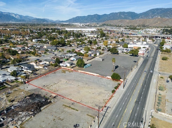 1950 N Mount Vernon Ave, San Bernardino, CA à vendre - Photo de l’immeuble – Image 2 sur 9