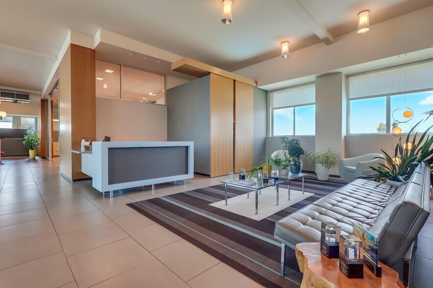 1738 Berkeley St, Santa Monica, CA à louer - Hall d’entrée – Image 3 sur 15