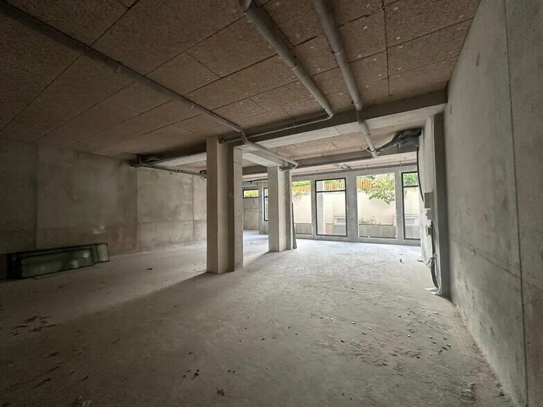 Local commercial dans Clichy à louer - Photo de l’immeuble – Image 1 sur 9