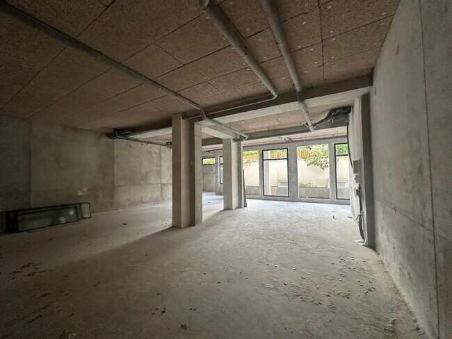 Plus de détails pour Local commercial à louer