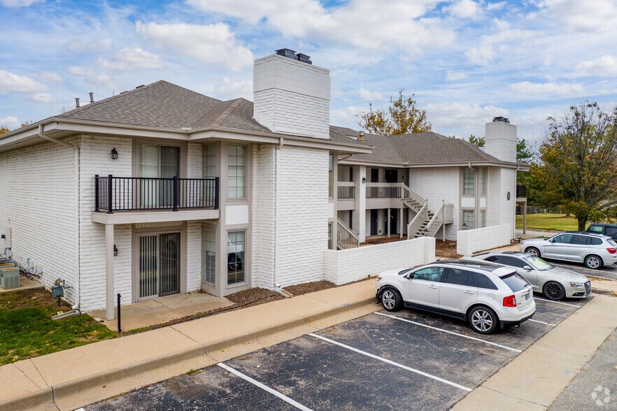 2280 N Tara Cir, Wichita, KS à vendre - Photo principale – Image 1 sur 32