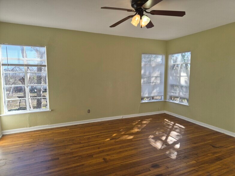 2118 Wilson Blvd, San Antonio, TX à vendre - Photo de l’immeuble – Image 2 sur 16