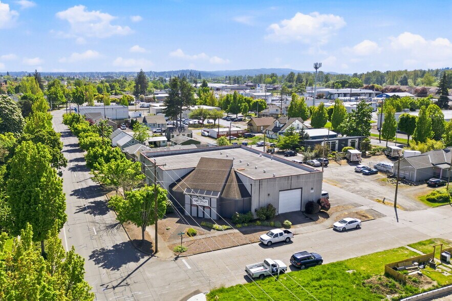 Liberty Street Commercial/ Industrial portefeuille de 2 biens à vendre sur LoopNet.fr - Photo de l’immeuble – Image 3 sur 31