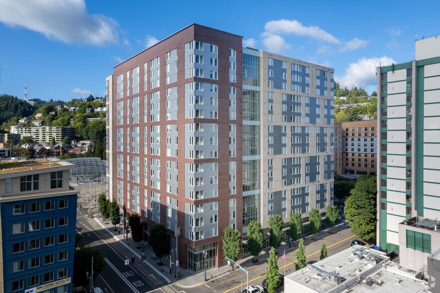 540 SW College St, Portland, OR à louer - Photo de l’immeuble – Image 1 sur 6