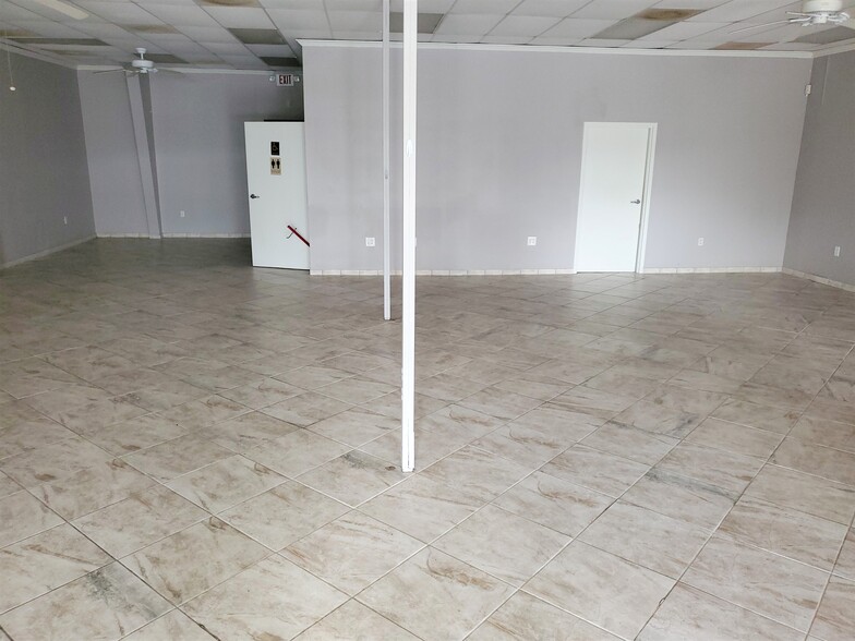 6005 Fairmont Pky, Pasadena, TX à louer - Photo intérieure – Image 2 sur 7