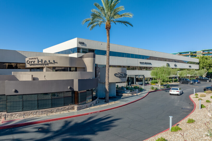 6991 E Camelback Rd, Scottsdale, AZ à louer - Photo de l’immeuble – Image 3 sur 6