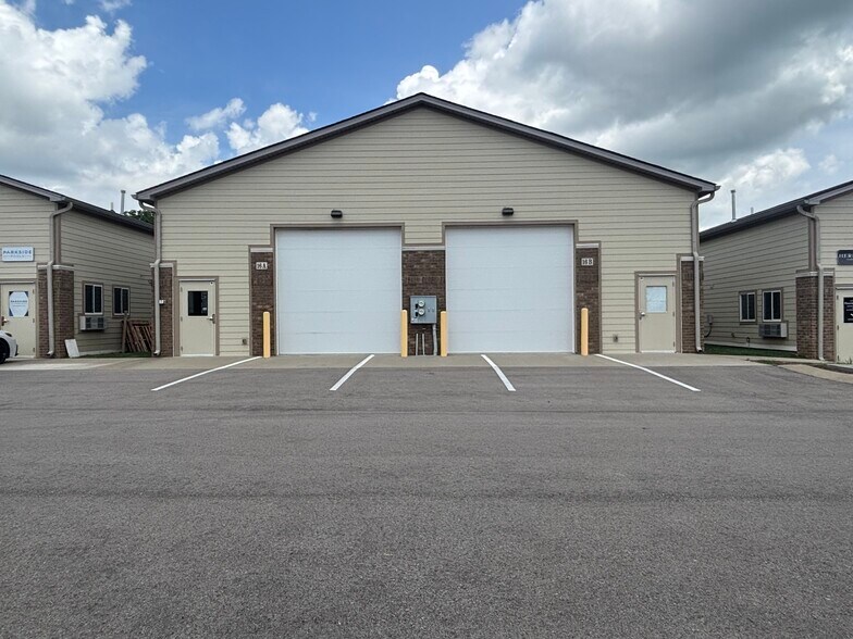 1031 Parkway Dr, Spring Hill, TN à louer - Photo de l’immeuble – Image 1 sur 3