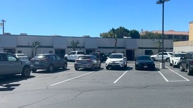 2650-2676 S Grand Ave, Santa Ana, CA à louer - Vidéo sur l’annonce professionnelle 