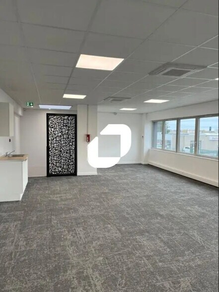 Local d’activités dans Roncq à louer - Photo de l’immeuble – Image 2 sur 8