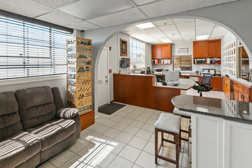 437 Hurlingame Ave, Redwood City, CA à vendre - Photo intérieure – Image 3 sur 11